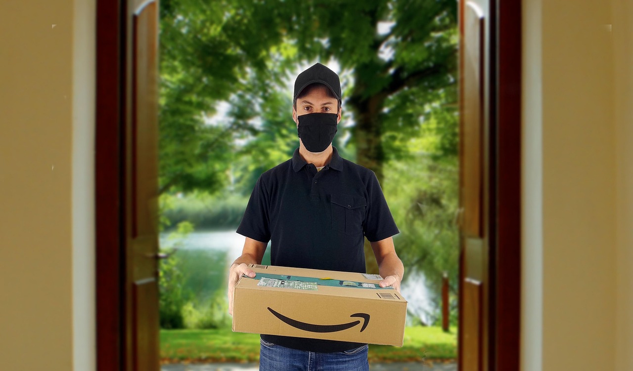 delivery, man, package, courier, parcel, order, amazon, online, shopping, front door, door, open, delivery, courier, courier, courier, courier, courier, amazon
