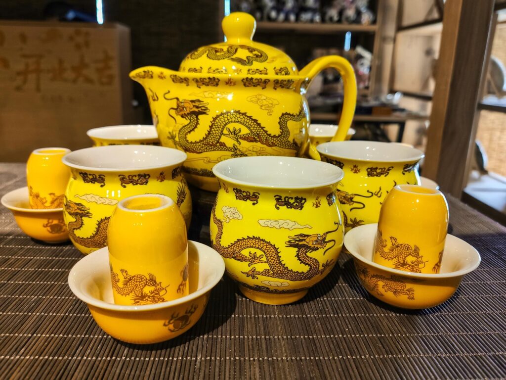 tea service, china, chinese, teapot, teacup, traditional, dragon
